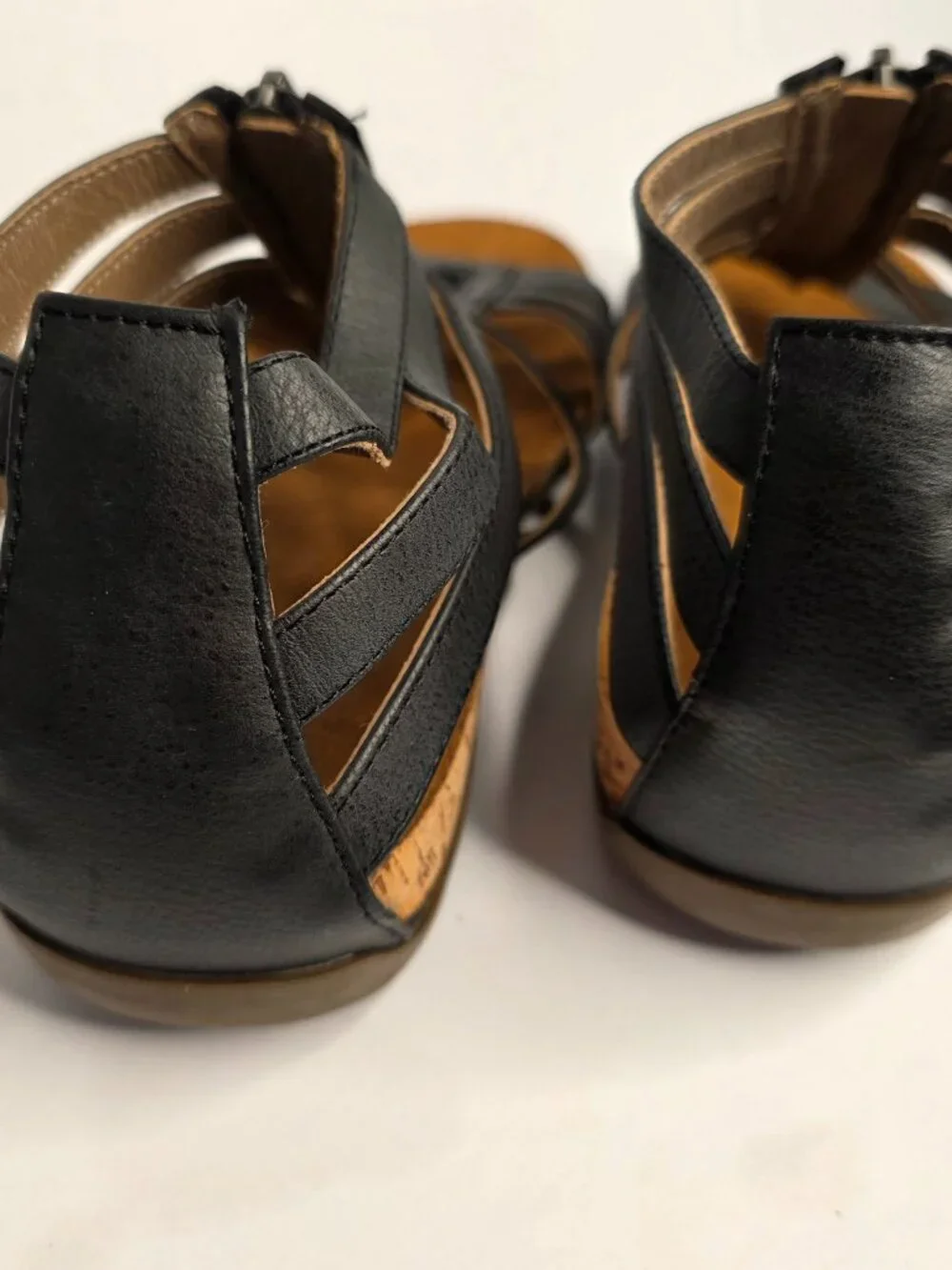 Bearpaw Layla II Black Strappy Front Zip Gladiator Style Sandals, Women's Size 9
